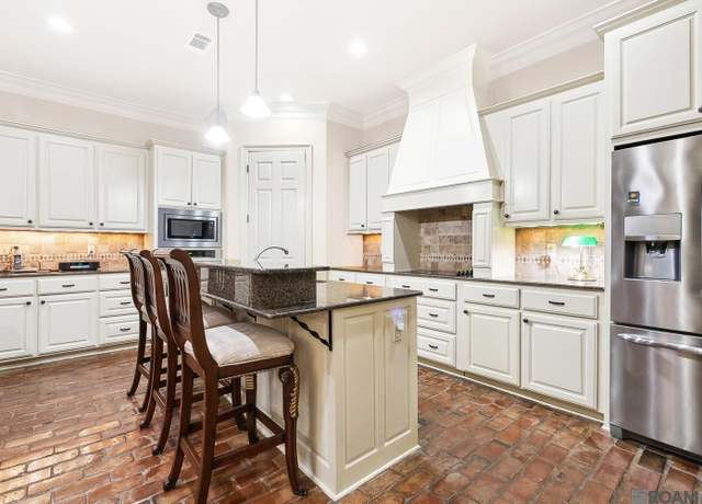 Property at 15505 Espirit Dr, Saint George, LA 70810, 4 beds, 3 baths