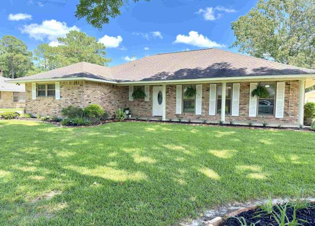 Property at 11248 Greencrest Dr, Baton Rouge, LA 70811, 3 beds, 2 baths