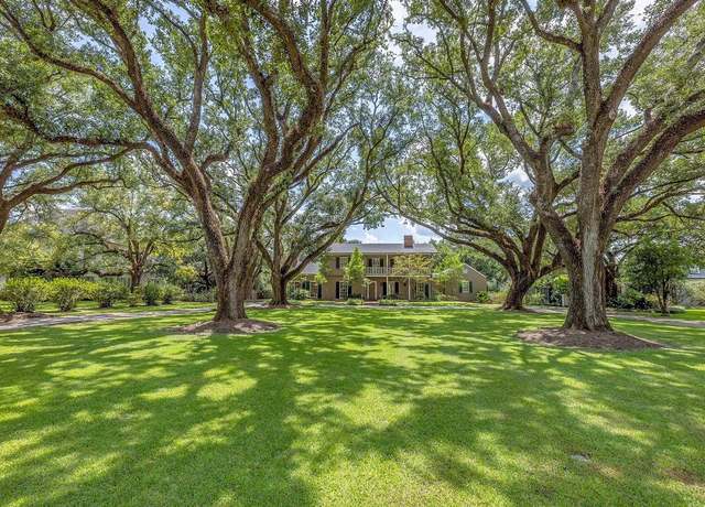 Property at 1231 Bayou Black Dr, Houma, LA 70360, 4 beds, 3.5 baths