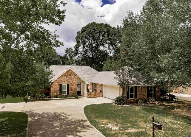 Property at 7382 Lake Meadow Dr, Denham Springs, LA 70706, 4 beds, 2.5 baths
