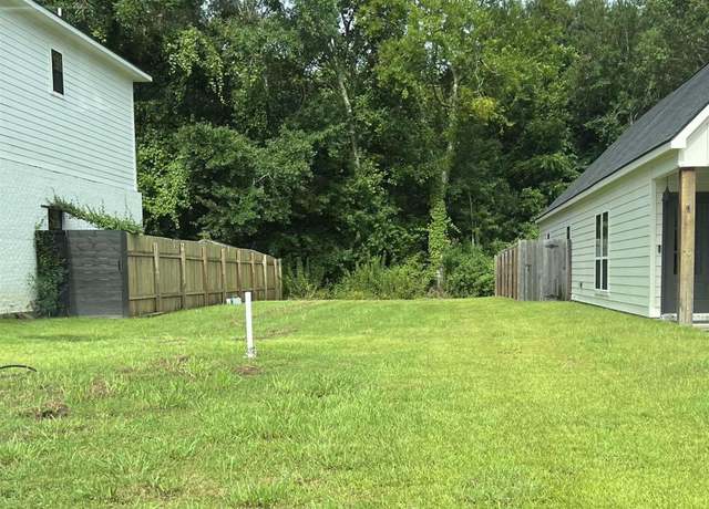 Property at 826 S Audubon Place Ave, Gonzales, LA 70737