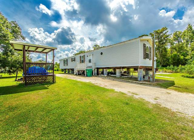 Property at 3358 Highway 307, Thibodaux, LA 70301, 3 beds, 2 baths