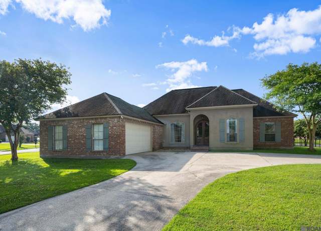 Property at 22759 Fairway View Dr, Zachary, LA 70791, 4 beds, 2 baths