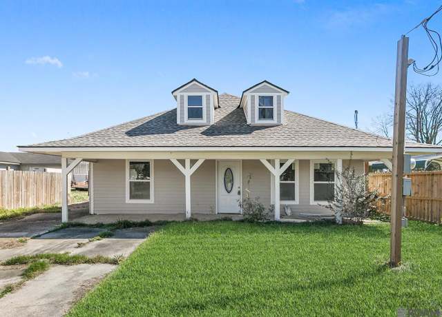 Property at 842 N 12th, Port Allen, LA 70767, 5 beds, 3 baths