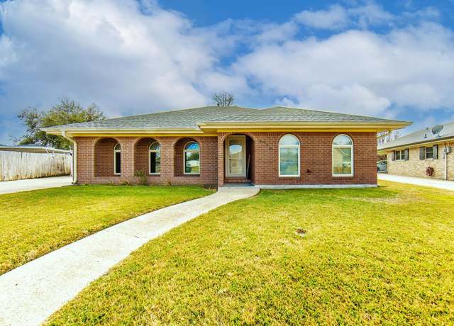 Property at 2006 Ray Dr, Houma, LA 70363, 3 beds, 2 baths
