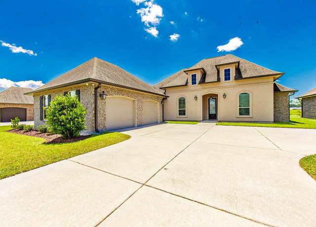 Property at 362 Royal Oak Blvd, Thibodaux, LA 70301, 4 beds, 3 baths