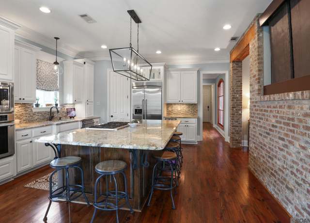 Property at 12412 Legacy Hills Dr, Geismar, LA 70734, 4 beds, 3.5 baths