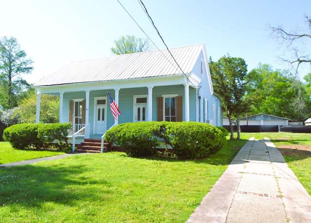 Property at 11739 Ferdinand St, St Francisville, LA 70775, 2 beds, 1.5 baths