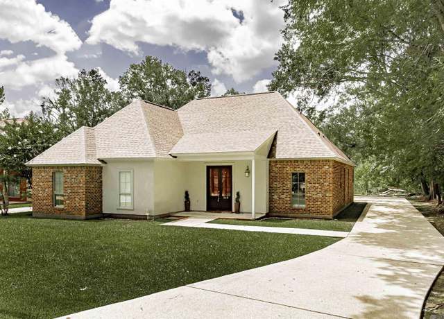 Property at 340 Sullivan St, Denham Springs, LA 70726, 4 beds, 4 baths