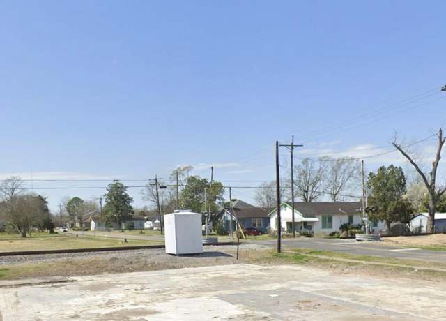 Property at 875 N Alexander Ave, Port Allen, LA 70767