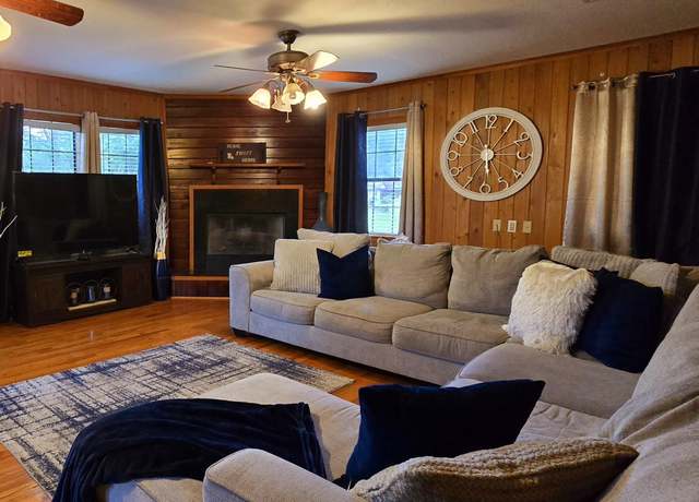 Property at 234 W Magnolia Dr, Baker, LA 70714, 3 beds, 1 bath