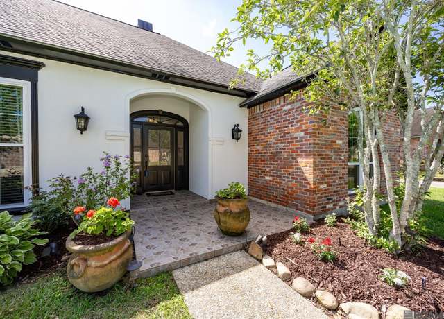Property at 626 Shadow Oak Dr, Baton Rouge, LA 70810, 4 beds, 3 baths