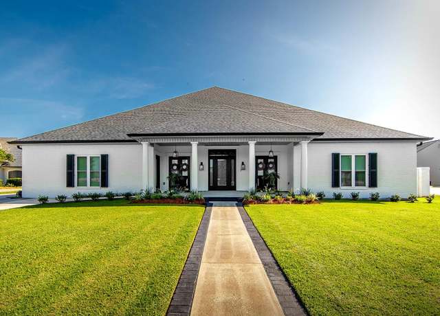 Property at 1120 Museum Dr, Houma, LA 70360, 4 beds, 4 baths