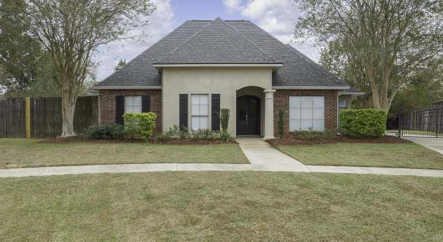 Photo of 7566 Colonial Dr, Denham Springs, LA 70726