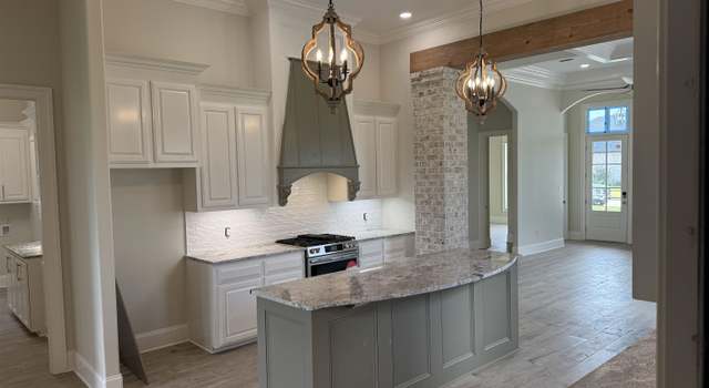 Photo of 527 Independence Dr, Houma, LA 70360