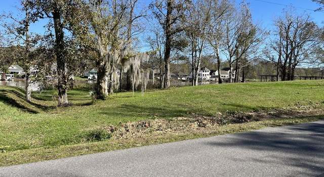 Photo of 12500 Bayou Terrace Dr, St Amant, LA 70774