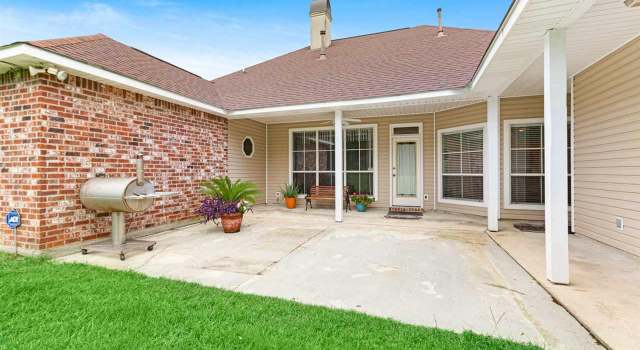 Photo of 10911 Norway Pine Dr, Greenwell Springs, LA 70739