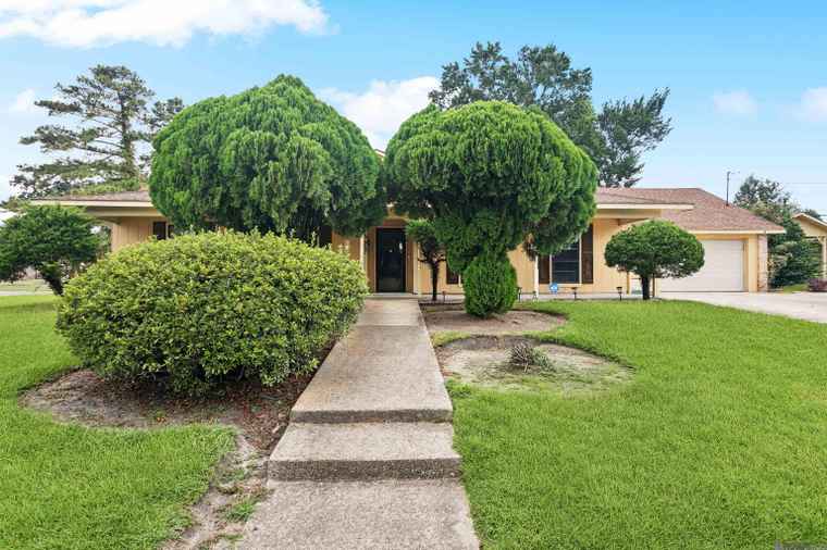 Photo of 5857 Glen Oaks Dr Baton Rouge, LA 70811
