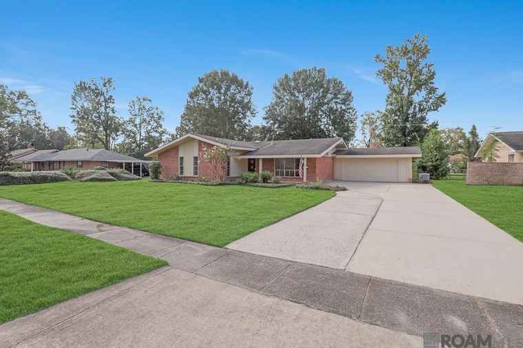 Photo of 11930 Parkwood Dr Baton Rouge, LA 70815