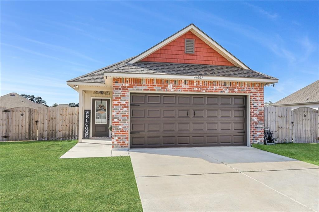 https://ssl.cdn-redfin.com/photo/166/bigphoto/551/2380551_0.jpg
