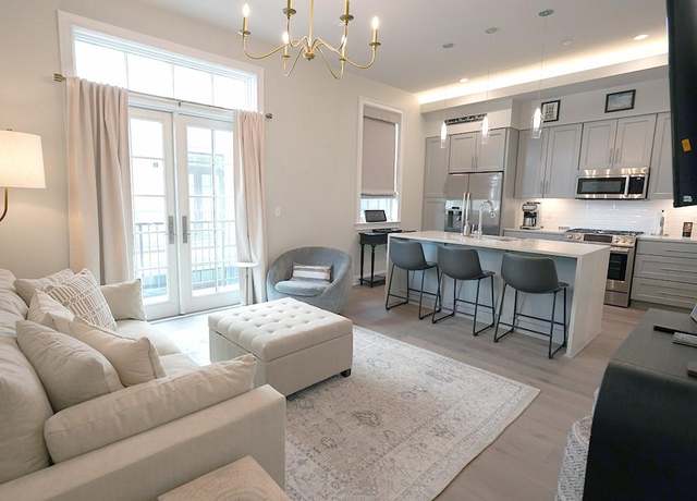 Property at 731 St Charles Ave #305, New Orleans, LA 70130, 1 bed, 1.5 baths