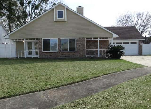 Property at 2725 Midden Dr, Marrero, LA 70072, 3 beds, 2 baths
