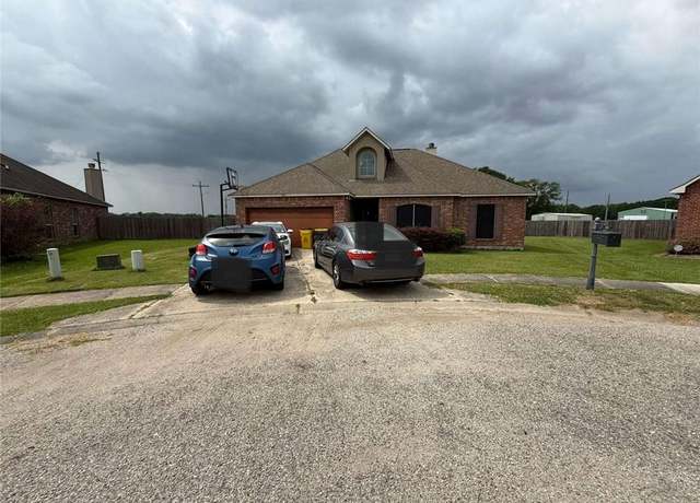 Property at 209 Greenvale Dr, Carencro, LA 70520, 4 beds, 2 baths