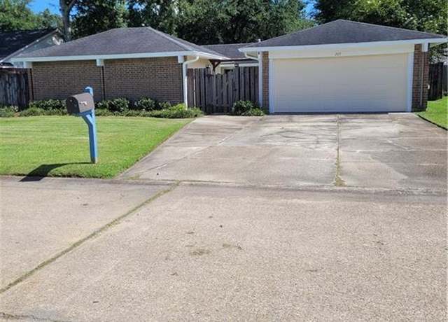 Property at 205 Lake Calcasieu Ct, Slidell, LA 70461, 3 beds, 2 baths