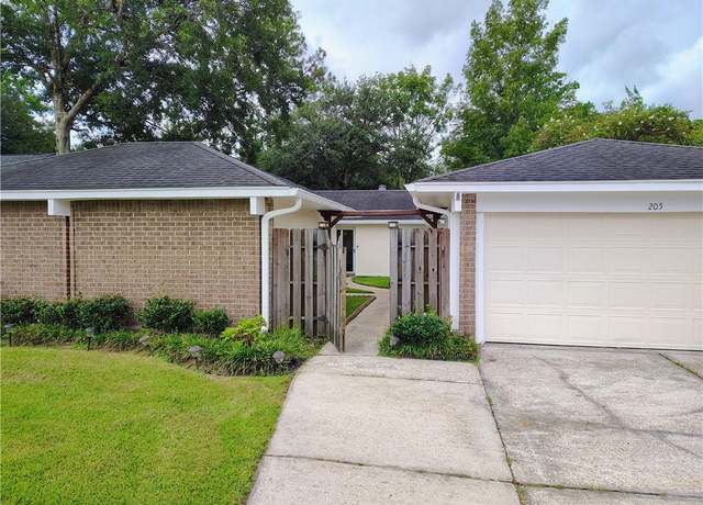 Property at 205 Lake Calcasieu Ct, Slidell, LA 70461, 3 beds, 2 baths
