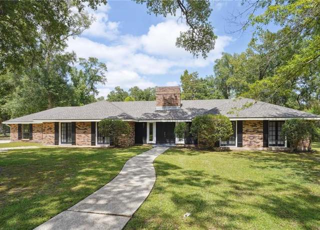Property at 100 Barbary Dr, Slidell, LA 70461, 4 beds, 2.5 baths