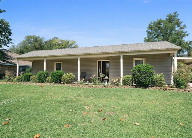 Property at 218 Ormond Oaks Dr, Destrehan, LA 70047, 4 beds, 2 baths