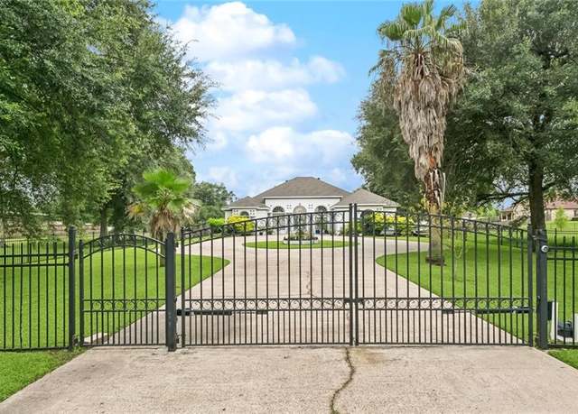 Property at 104 S Kenner Ave, Waggaman, LA 70094, 4 beds, 3 baths