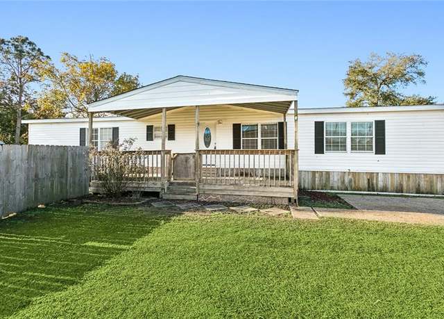 Property at 122 Forest Dr, Belle Chasse, LA 70037, 4 beds, 2 baths