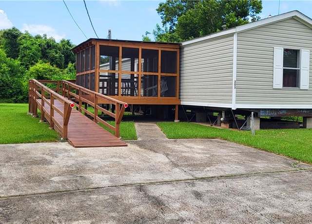 Property at 205 Hollywood Park Dr, Montz, LA 70068, 3 beds, 2 baths