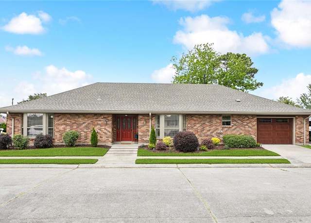 Property at 2021 Pasadena Ave, Metairie, LA 70001, 3 beds, 2.5 baths