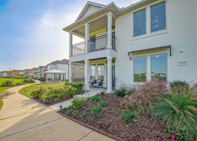 Property at 717 Pelican Bay Dr, Slidell, LA 70461, 5 beds, 3 baths