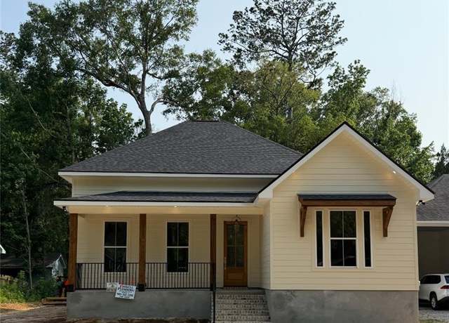 Property at 1023 W 19th Ave, Covington, LA 70433, 4 beds, 2.5 baths