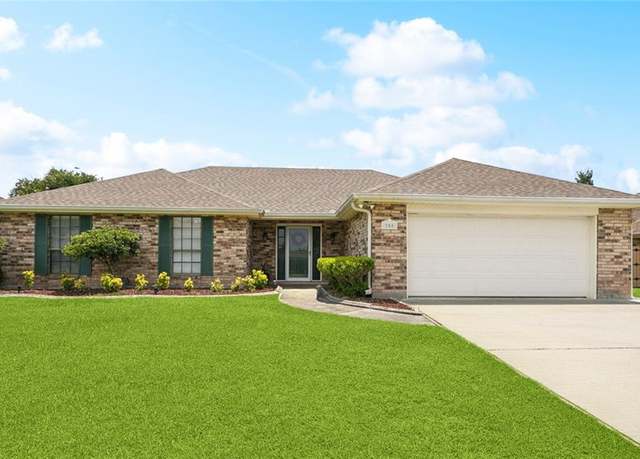 Property at 208 Oakmont Dr, Slidell, LA 70460, 3 beds, 2 baths