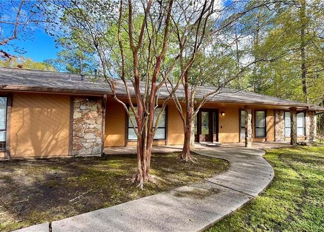 Property at 1552 Broadmoor Dr, Slidell, LA 70458, 3 beds, 2.5 baths