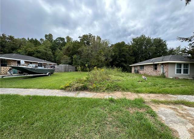 Property at 1828 Heights Dr, St Bernard, LA 70085