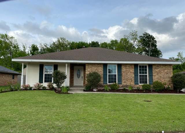 Property at 132 Belle Grove Dr, La Place, LA 70068, 3 beds, 2 baths