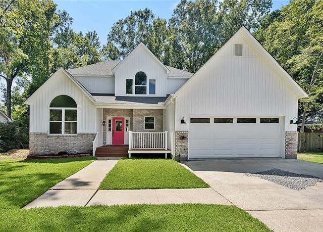Property at 209 Richland Dr E, Mandeville, LA 70448, 4 beds, 2.5 baths