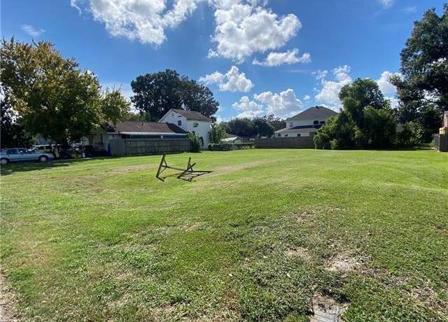 Property at 524 Papworth Ave, Metairie, LA 70005