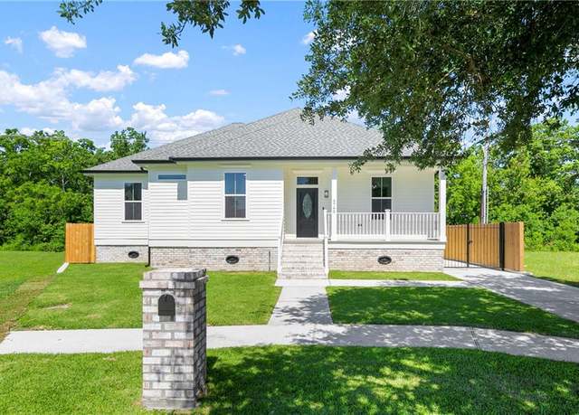 Property at 3740 Norwood Dr, Chalmette, LA 70043, 3 beds, 2 baths
