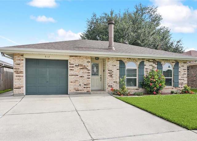 Property at 812 Dolphin Ct, Kenner, LA 70065, 3 beds, 2 baths
