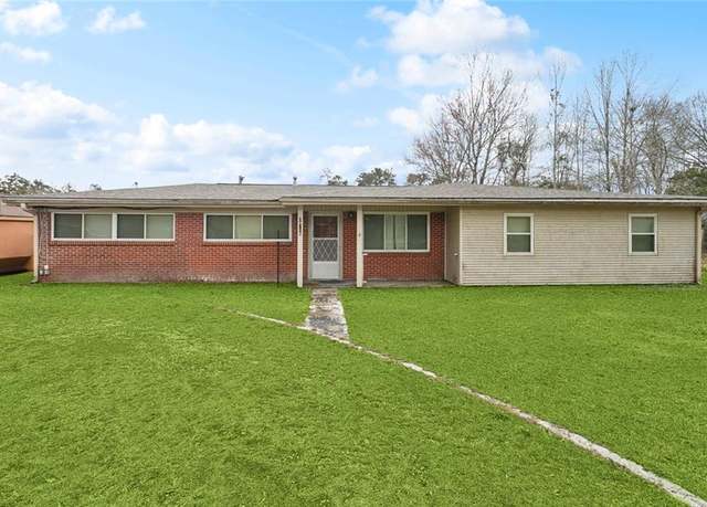 Property at 39216 Oak St, Pearl River, LA 70452, 3 beds, 2 baths