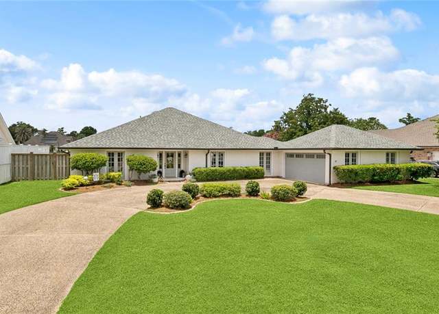 Property at 33 Rosedown Dr, Destrehan, LA 70047, 4 beds, 2 baths
