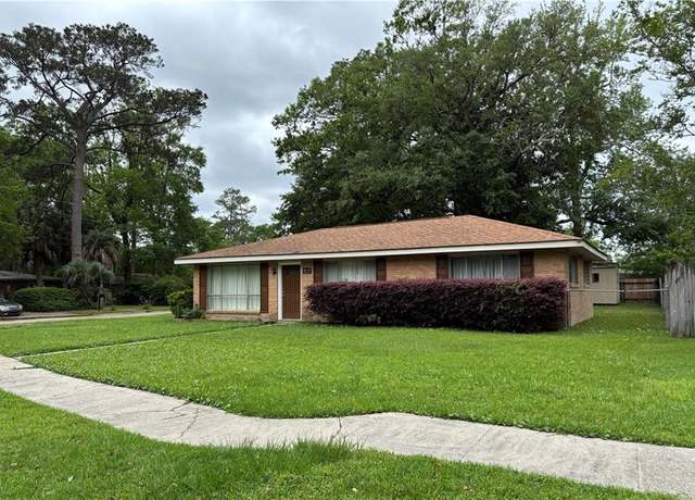 Property at 1565 Queens Dr, Slidell, LA 70458, 3 beds, 2 baths
