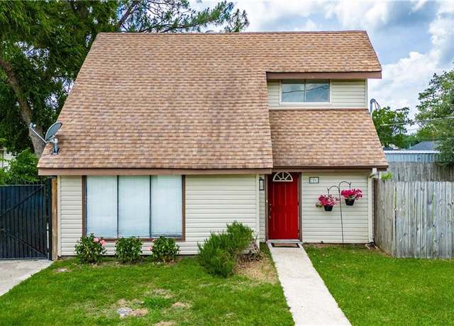 Property at 2700 Plaza Dr, Chalmette, LA 70043, 3 beds, 2 baths
