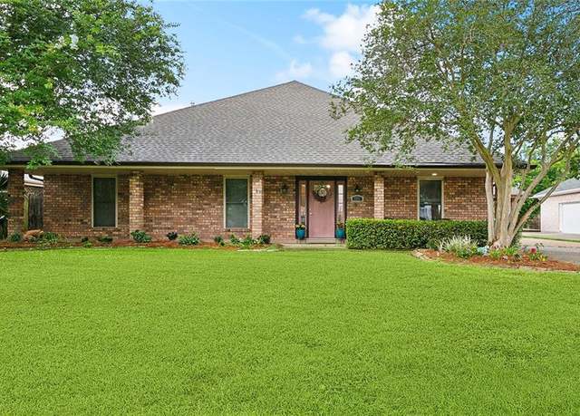 Property at 111 Thomas Coby Dr, Destrehan, LA 70047, 5 beds, 3.5 baths
